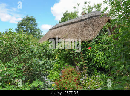 Un tradizionale English Garden cottage a Rosemoor, vicino a Torrington, Devon, Inghilterra sudoccidentale, UK, photraphed in estate. Foto Stock