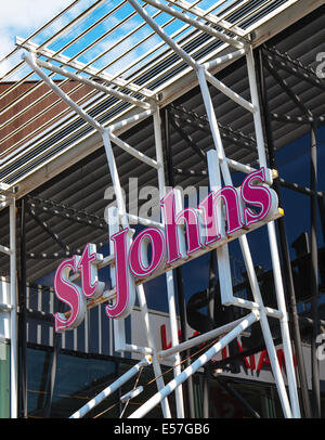 San Giovanni Shopping Center Sign in Liverpool, Merseyside, Regno Unito Foto Stock