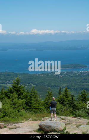 Maine, Bar Harbor, Parco Nazionale di Acadia. Vista del Bar Island, accessibile solo con la bassa marea da naturale ponte di terra. Foto Stock