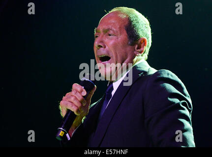 Praga, Repubblica Ceca. 22 Luglio, 2014. Il cantante canadese Paul Anka esegue a Praga Repubblica Ceca, il 22 luglio 2014. Credito: Roman Vondrous/CTK foto/Alamy Live News Foto Stock