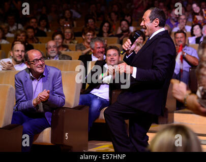 Praga, Repubblica Ceca. 22 Luglio, 2014. Il cantante canadese Paul Anka esegue a Praga Repubblica Ceca, il 22 luglio 2014. Credito: Roman Vondrous/CTK foto/Alamy Live News Foto Stock