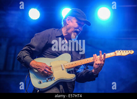 Liberec, Repubblica Ceca. 22 Luglio, 2014. American jazz-rock chitarrista e compositore John Scofield esegue entro la Boemia Jazz Fest di Liberec (Repubblica Ceca), 22 luglio 2014. Credito: Radek Petrasek/CTK foto/Alamy Live News Foto Stock