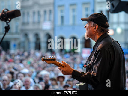 Liberec, Repubblica Ceca. 22 Luglio, 2014. American jazz-rock chitarrista e compositore John Scofield esegue entro la Boemia Jazz Fest di Liberec (Repubblica Ceca), 22 luglio 2014. Credito: Radek Petrasek/CTK foto/Alamy Live News Foto Stock