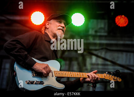 Liberec, Repubblica Ceca. 22 Luglio, 2014. American jazz-rock chitarrista e compositore John Scofield esegue entro la Boemia Jazz Fest di Liberec (Repubblica Ceca), 22 luglio 2014. Credito: Radek Petrasek/CTK foto/Alamy Live News Foto Stock