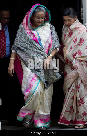 Westminster London,UK. Il 22 luglio 2014. Il PM del Bangladesh Hasina è accolto a Downing street dal Primo ministro britannico David Cameron Credito: amer ghazzal/Alamy Live News Foto Stock