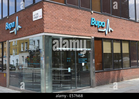 Bupa segno sopra Health Advice Centre Kings Cross, Gray's Inn Road, Londra la sanità privata Foto Stock