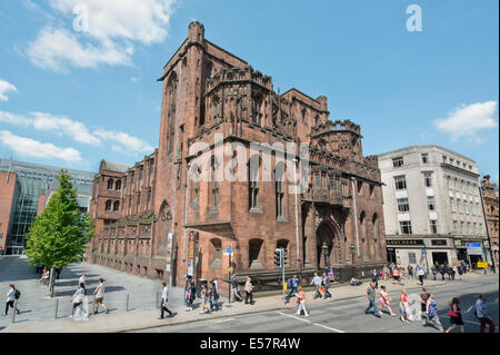 La storica late-Victorian neo-gotica John Rylands Library edificio su Deansgate Manchester che ha aperto nel 1900. Foto Stock