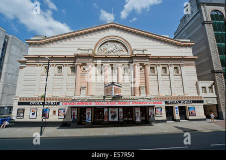 Il Teatro dell'Opera su Quay Street a Manchester, presa su un luminoso giorno di sole in estate. Foto Stock