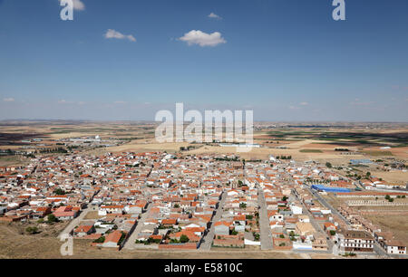 Vista sulla città di Consuegra, Castilla La Mancha, in Spagna Foto Stock