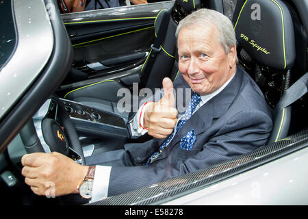 Wolfgang Porsche e presidente del consiglio di amministrazione di Porsche AG, Porsche 918 Spyder, Gruppo Notte della Volkswagen AG al sessantacinquesimo Foto Stock