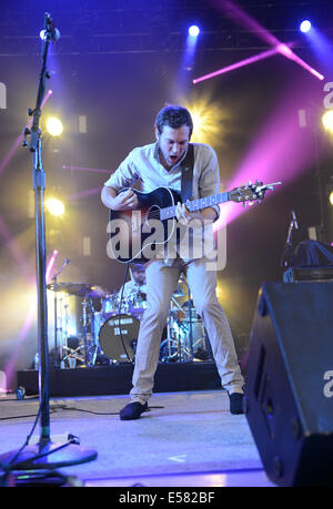 Portsmouth, Virginia, Stati Uniti d'America. Il 20 luglio, 2014. Vincitrice del premio American Idol e cantautore PHILLIP PHILLIPS rocce la folla presso il Padiglione Ntelos a Portsmouth. © Jeff Moore/ZUMA filo/ZUMAPRESS.com/Alamy Live News Foto Stock