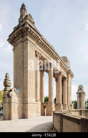 Charlottenburg Gate, edificio decorativo, dal 1908, all'uscita orientale dell'allora città indipendente di Charlottenburg, Berlino Foto Stock