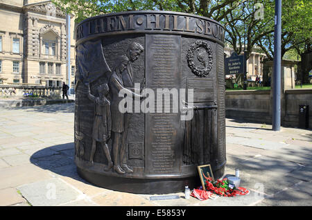 Il Memoriale Di Hillsborough In Onore Della Tragedia Di Calcio Su St John S Lane St George S Trimestre A Liverpool Nw Inghilterra Foto Stock Alamy