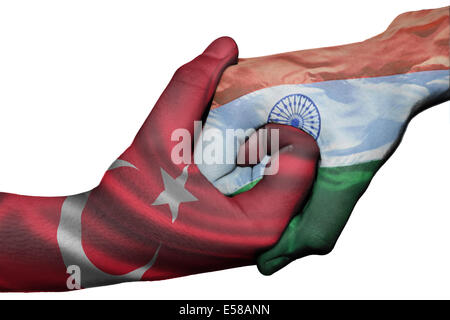 Handshake diplomatiche tra paesi: bandiere della Turchia e India sovradipinta le due mani Foto Stock