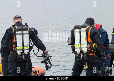 Cleveland polizia unità marine cercando nuotatore mancanti nel Fiume Tees a Stockton on Tees. Foto Stock
