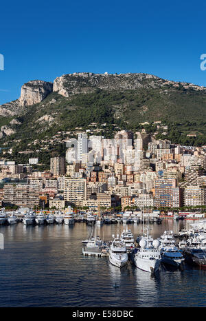 Vista di Fontvieille e il porto di yacht, Monaco Foto Stock