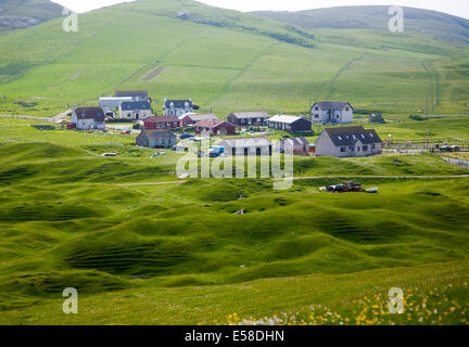 Case di insediamento crofting villaggio di Bhatarsaigh, Vatersay, Barra, Scozia Foto Stock