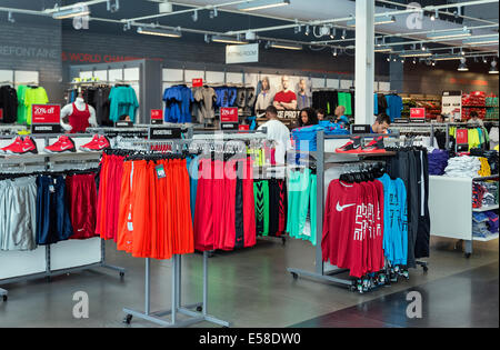 Nike outlet store interno prodotto visualizza., Foto Stock