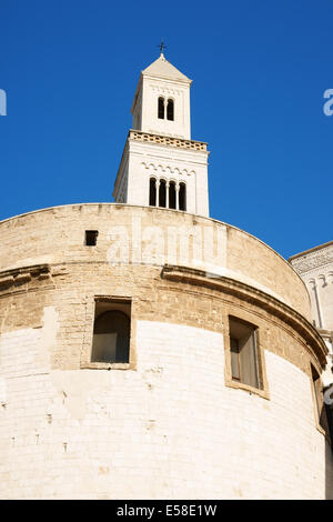 Dettaglio di Bari Cattedrale o Duomo di Bari, dedicata a Saint Sabinus, in Puglia, Italia. L'edificio attuale fu costruito tra Foto Stock