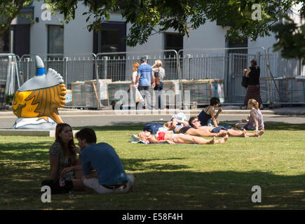 Plymouth, Devon, Regno Unito. 23 Luglio, 2014. Questo bel tempo è impostata per continuare attraverso il resto di questa settimana in Plymouth, secondo forecasters.temperature potrebbero volare alto come 26C il giovedì e il venerdì, secondo il Met Office. Credito: Foto di Sean Hernon/Alamy Live News. Foto Stock