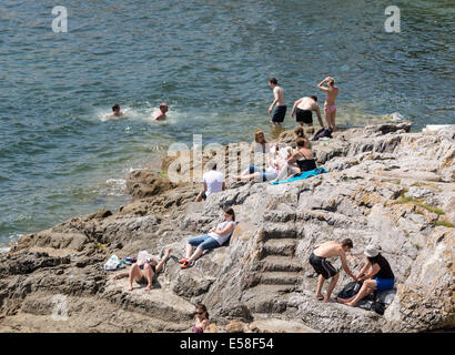 Plymouth, Devon, Regno Unito. 23 Luglio, 2014. Questo bel tempo è impostata per continuare attraverso il resto di questa settimana in Plymouth, secondo forecasters.temperature potrebbero volare alto come 26C il giovedì e il venerdì, secondo il Met Office. Credito: Foto di Sean Hernon/Alamy Live News. Foto Stock