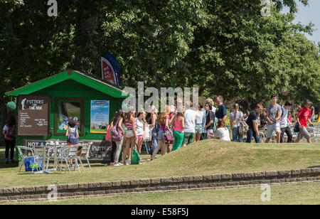 Plymouth, Devon, Regno Unito. 23 Luglio, 2014. Questo bel tempo è impostata per continuare attraverso il resto di questa settimana in Plymouth, secondo forecasters.temperature potrebbero volare alto come 26C il giovedì e il venerdì, secondo il Met Office. Credito: Foto di Sean Hernon/Alamy Live News. Foto Stock