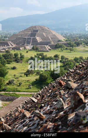 La Piramide della Luna visto dalla Piramide del Sole, Teotihuacan, Messico Foto Stock