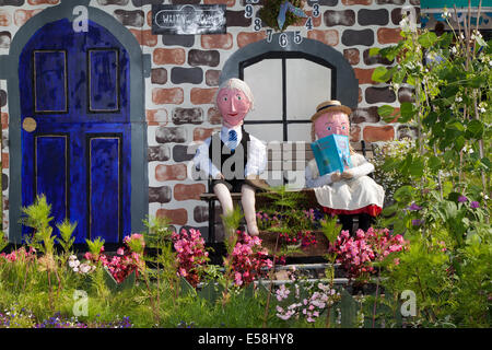 Tatton Park, Manchester, Regno Unito. 23 Luglio, 2014. La stazione ferroviaria di bambini ' sala attesa' da Smallwood della chiesa di Inghilterra la scuola primaria della RHS - Royal Horticultural Society carnevale-evento a tema a Tatton Park. Impostare nella magnifica parklands, RHS Flower Show Tatton Park è una celebrazione dei migliori nel giardinaggio con una vibrante atmosfera di carnevale. La mostra dei fiori aperti per i soci RHS Mercoledì, prima della completa apertura pubblica giovedì a domenica. Foto Stock