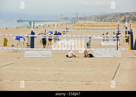 I preparativi per un Beach Volley corrispondono a Hermosa Beach, California, Stati Uniti d'America. Foto Stock