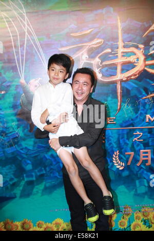 Pechino, Cina. 22 Luglio, 2014. Wang Zhonglei e suo figlio Guglielmo frequentare la premiere del film Il Pennello Magico a Pechino in Cina il martedì 22 luglio, 2014. © TopPhoto/Alamy Live News Foto Stock