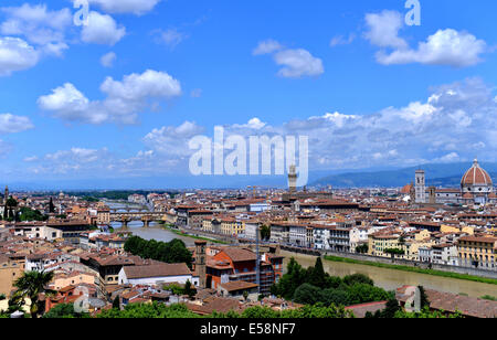 (140723) -- Roma, 23 luglio 2014 (Xinhua) -- la foto scattata il 26 Maggio 2013 mostra la vista di Firenze in Italia. Roma è stata indicata come la più visitata città italiane nei primi sei mesi dell'anno, secondo l'indice mediante Hotels.com, seguita da Venezia, Milano, Firenze e Sorrento.(Xinhua/Xu Nizhi) Foto Stock