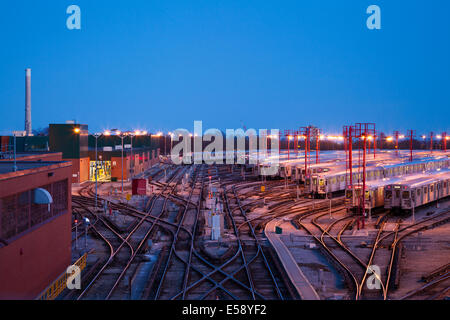 La metropolitana di Greenwood cantieri visto al tramonto. Toronto, Ontario, Canada. Foto Stock