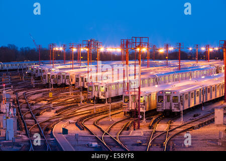 La metropolitana di Greenwood cantieri visto al tramonto. Toronto, Ontario, Canada. Foto Stock