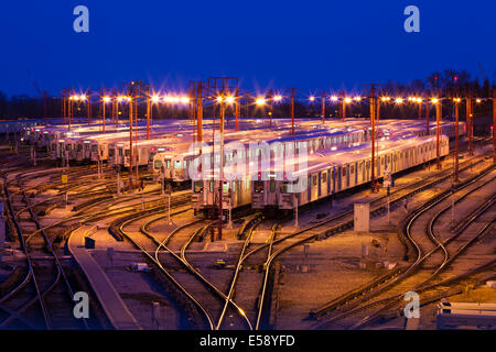 La metropolitana di Greenwood cantieri visto al tramonto. Toronto, Ontario, Canada. Foto Stock