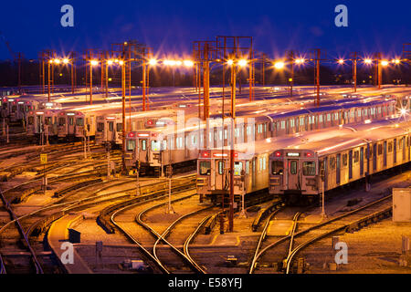 La metropolitana di Greenwood cantieri visto al tramonto. Toronto, Ontario, Canada. Foto Stock