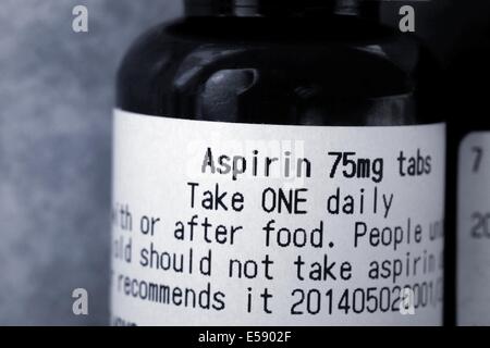 La prescrizione di aspirina bottiglia close up Foto Stock