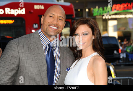 Los Angeles, California, USA. 23 Luglio, 2014. Dwayne Johnson, Lauren Hashian frequentando il Los Angeles Premiere di ''Hercules'" tenutasi presso la leva TCL Chinese Theatre in Hollywood, la California il 23 luglio 2014. 2014 Credit: D. lunga/Globe foto/ZUMA filo/Alamy Live News Foto Stock