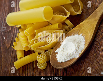 La pasta italiana La cucina del cibo - Culinario concetto di cucina a vista.bassa profondità di campo. Foto Stock
