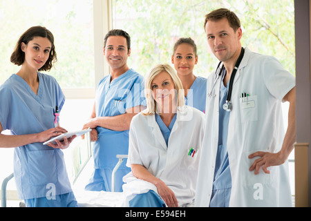 Ritratto di un team medico sorridente Foto Stock
