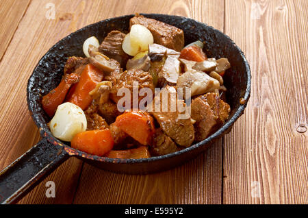 Ragù di selvaggina - agriturismo in stile rustico vecchio.cucina di campagna Foto Stock