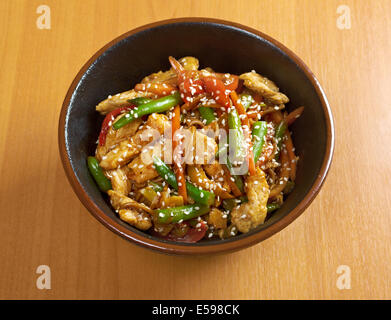 Pollo udon noodles. closeup Foto Stock