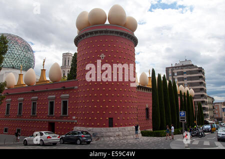 FIGUERES, Spagna - 12 Luglio: Museo di Dalì a Figueres, Spagna il 12 luglio 2014. Il museo è stato inaugurato il 28 settembre 1974. Foto Stock