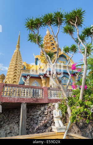 Wat Phnom Sampeau tempio vicino Battambang, Cambogia Foto Stock