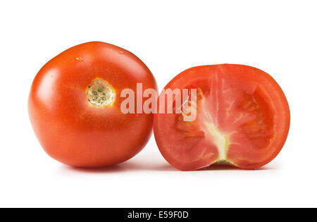 Fette di pomodoro isolato su sfondo bianco Foto Stock