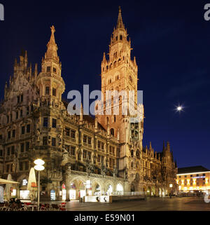 Il Neues Rathaus o New Town Hall, Marienplatz Monaco di Baviera, Germania. Foto Stock