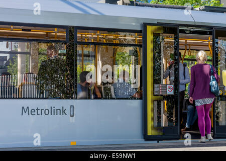 Tram Metrolink a Media City Stazione, Manchester, Inghilterra Foto Stock