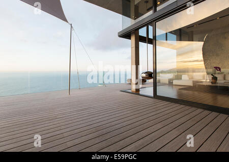 Dock in legno di casa moderna Foto Stock