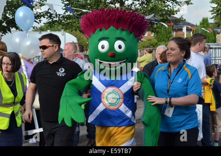 Clyde visitare St Margaret ospizio di Whitecrook, Clydebank per la Queen's baton relè per i Giochi del Commonwealth 2014 Foto Stock