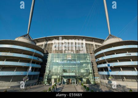 Una vista esterna dell'Etihad Stadium, casa della Barclays Premier League club Manchester City Football Club (solo uso editoriale). Foto Stock