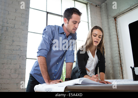 Gli architetti del Caucaso la progettazione di schemi di office Foto Stock